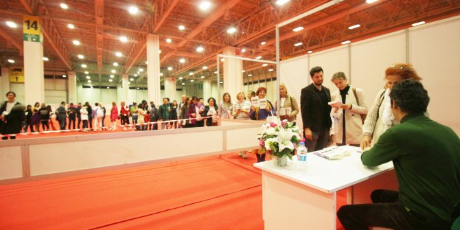 Akif Manaf, imza günü düzenledi