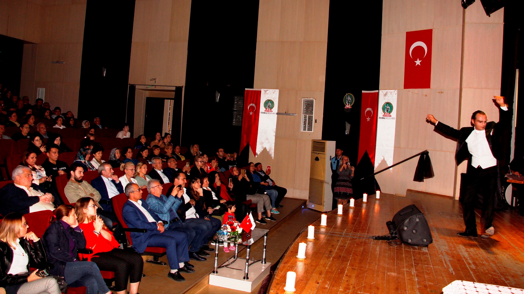 Atatürk Oratoryosu ayakta alkışlandı