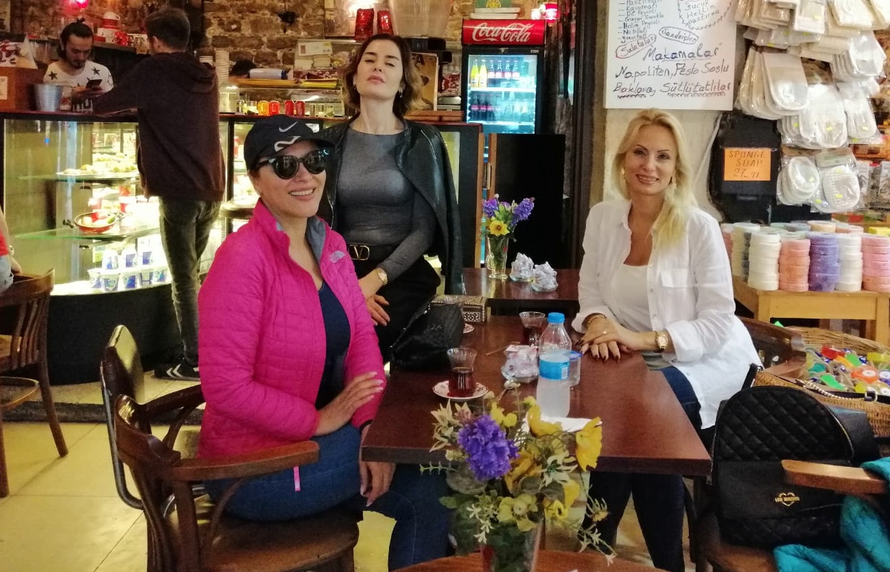 AMERİKA TURNESİ ÖNCESİ DOSTLARA LOKUM ALIŞVERİŞİ