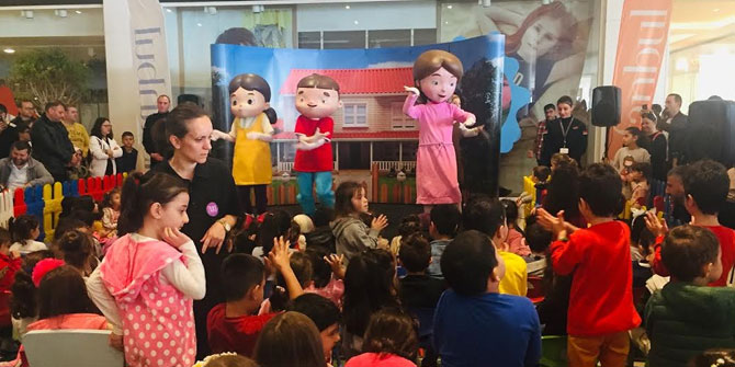 Kardeşim Ozi İsfanbul AVM'de miniklerle buluştu!