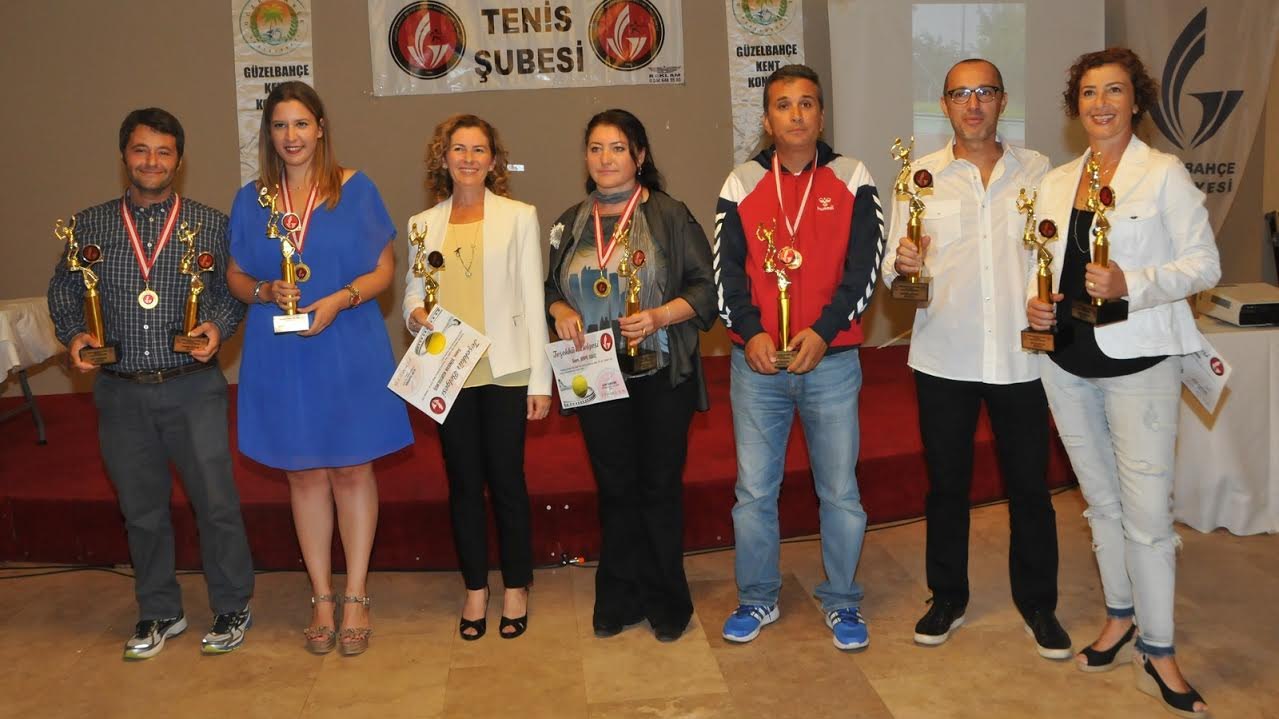 Güzelbahçe’de tenis şenliği sona erdi