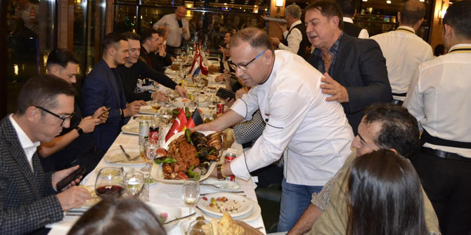 Dünya Yıldızlar 2 Latin Dans Şampiyonası öncesi kebap ziyafeti çektiler!