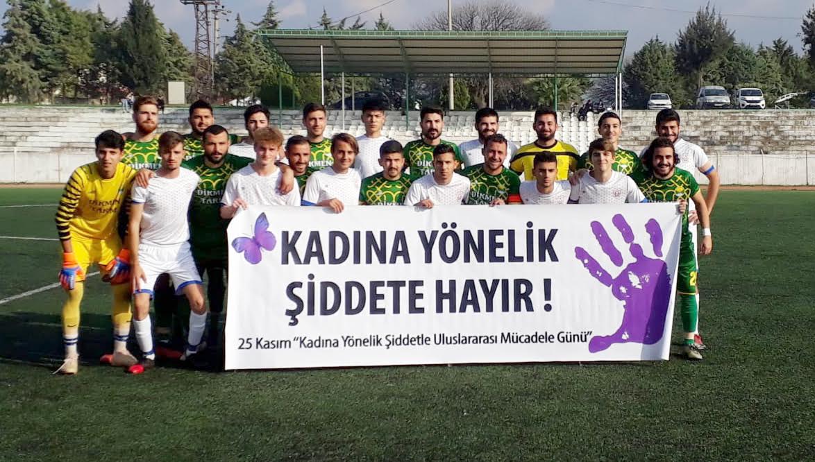 “Kadına Yönelik Şiddete Hayır” pankartı ile çıktılar
