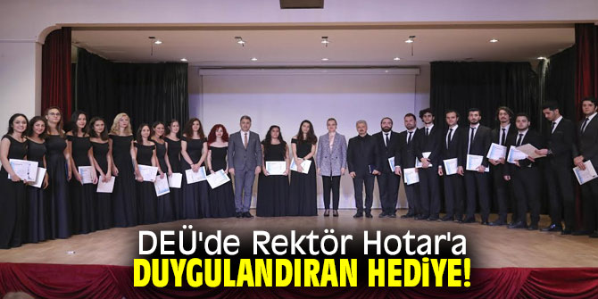 DEÜ'de Rektör Hotar'a duygulandıran hediye!