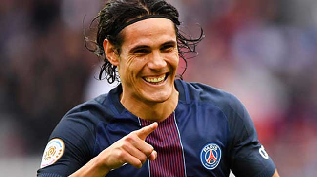 Cavani  Fransa'da Ayın Futbolcusu Seçildi!