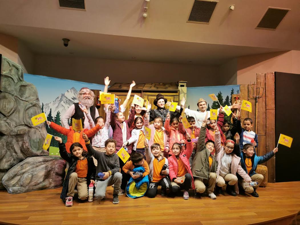 TOSBİ, Eti Çocuk Tiyatrosu’nu çocuklarla buluşturdu