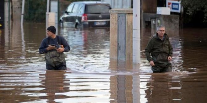 Avrupa'da sel felaketi: 2 ölü ve yaralılar var!