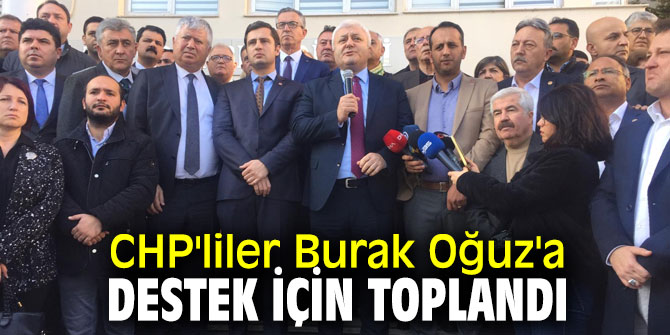 CHP'liler Urla Belediyesi önünde bir araya geldi