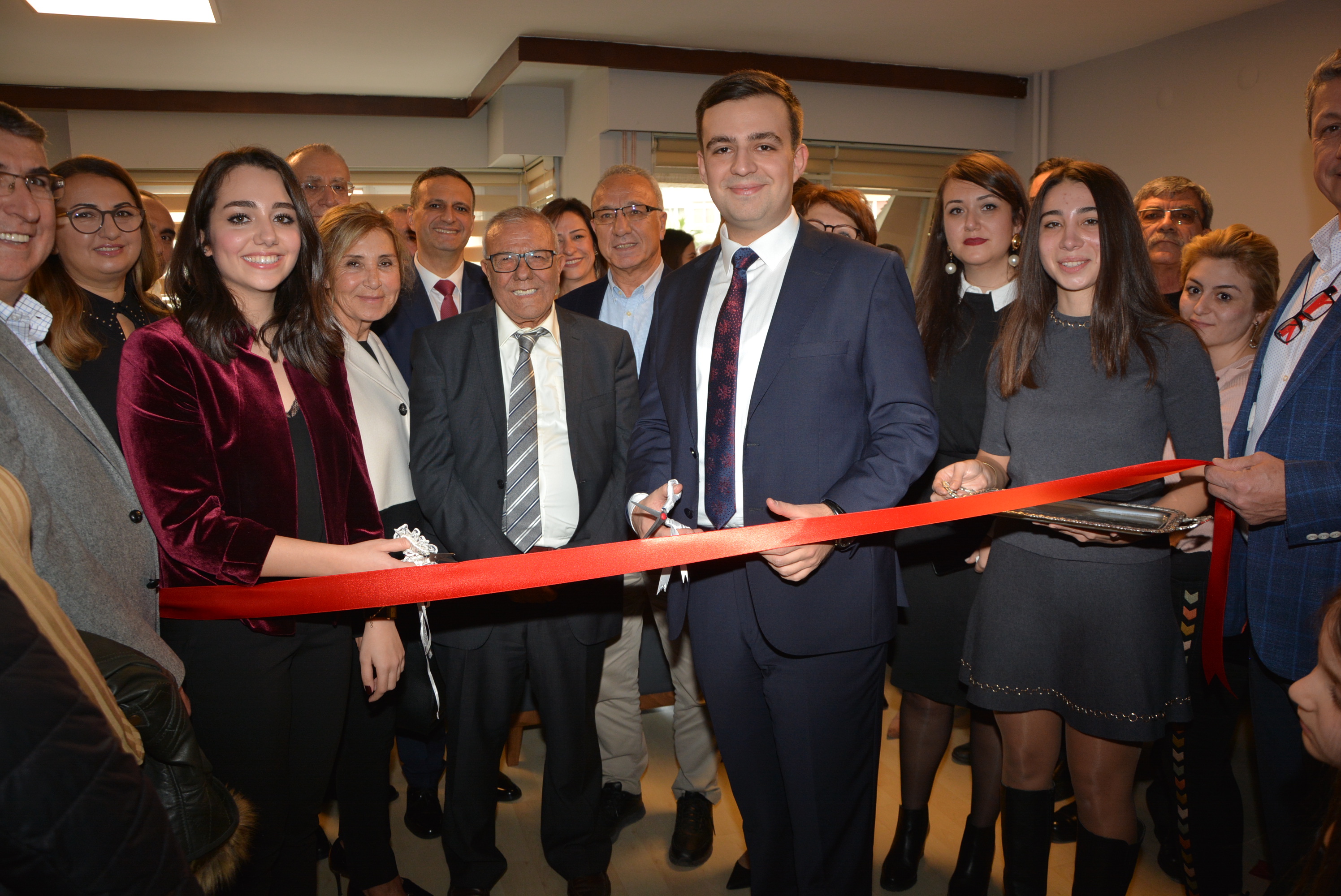 HUKUK CAMİASI AÇILIŞTA BULUŞTU