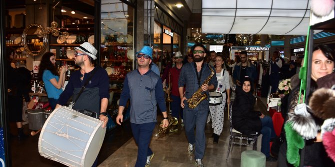 Aqua Florya AMV'de pijamalı alışveriş!