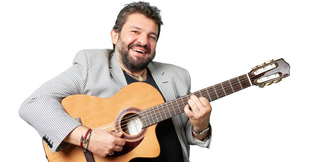 Mustafa Akay, yoğun sahne temposuna devam ediyor!