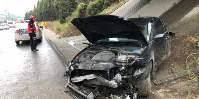 Mahir Ünal'ın makam aracı kaza yaptı!
