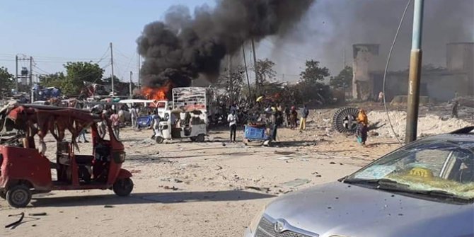 Somali'de bomba yüklü araç patladı: 5 ölü