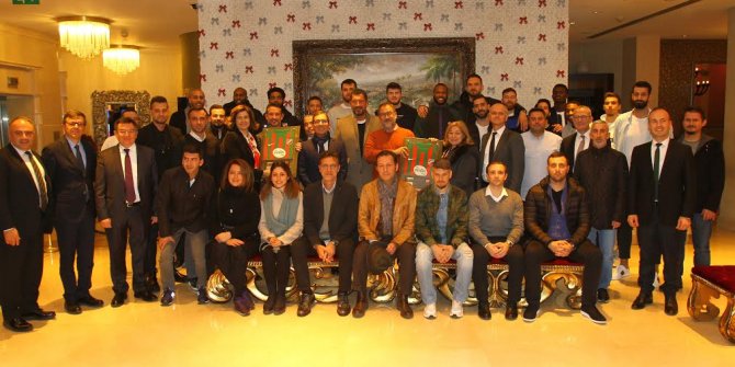 Yaşar Holding yeni yıl yemeğinde Pınar Karşıyaka Basketbol Takımını ağırladı!