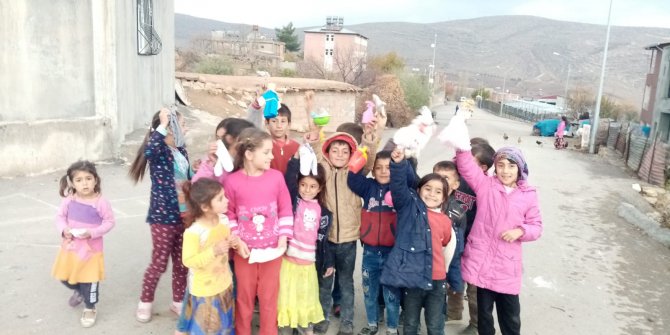 TRT İzmir Radyosu Eruhlu çocukların yüzünü güldürdü