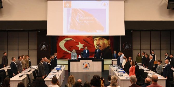 Meclis İstiklal Marşı’yla açıldı