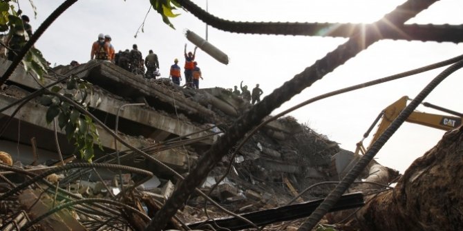  Kamboçya'da bina çöktü: Çok sayıda ölü var