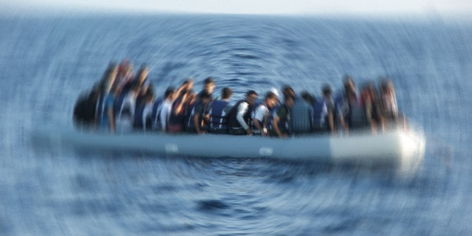 İzmir'de düzensiz göçmen botu kaza yaptı!