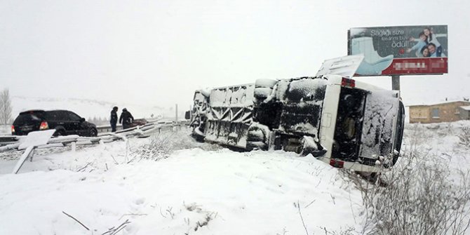 Kütahya'da otobüs devrildi: 19 yaralı