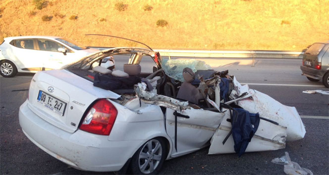 İzmir'de Feci Trafik Kazası: 3 ölü, 2 yaralı