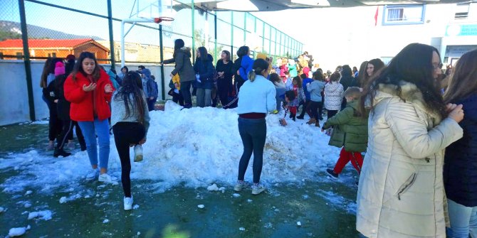 Oğuzhan Özkaya Eğitim Kurumları'nda öğrencilere sürpriz!