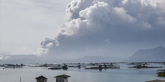 Filipinler'deki Taal Yanardağı'nda ikinci patlama