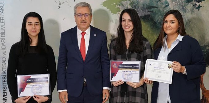 Egeli araştırma görevlileri ödülleri topladı