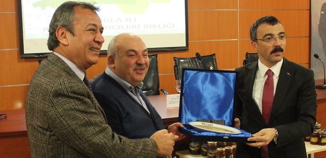 "KRİSTALİZE OLAN BAL GERÇEK BALDIR"