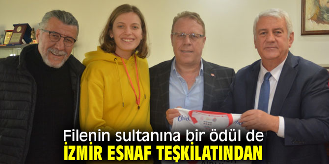 Cansu Özbay’a İzmir Esnaf Teşkilatı’ndan ödül!