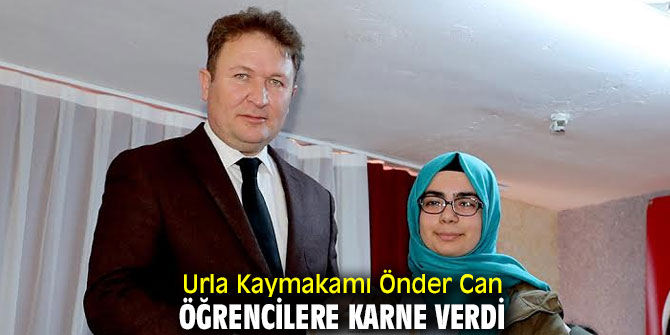 Urla Kaymakamı Önder Can öğrencilere karne verdi