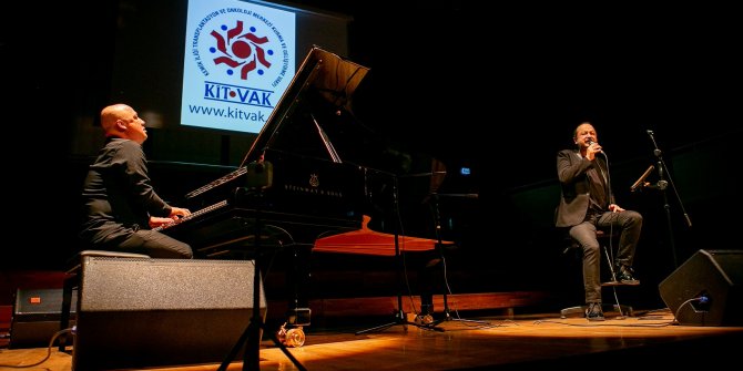 Şair şarkıları KİTVAK için söylendi!