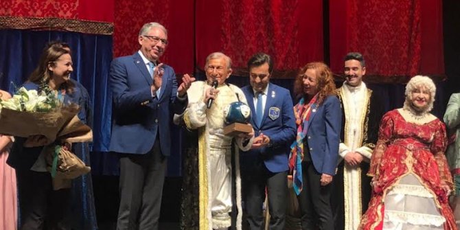 Haldun Dormen'e yılın meslek ödülü verildi!