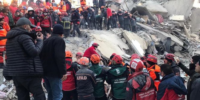 Depremde kaç bina yıkıldı, enkazda kaç kişi var?