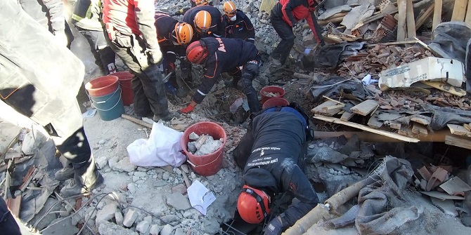 Karabağlar Belediyesi yardıma hazır!