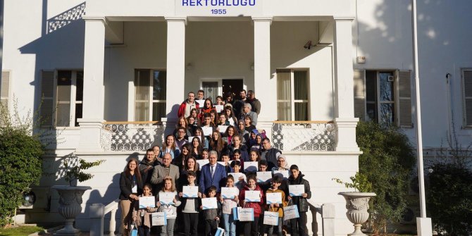 Ege Çocuk Üniversitesinde minikler eğlenerek öğrendiler