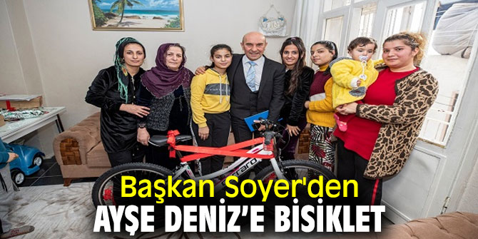 Başkan Soyer'den Ayşe Deniz’e bisiklet