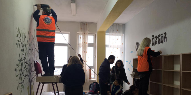 Aktiffelsefe'den Menemen Gazi İlkokulu'na kütüphane