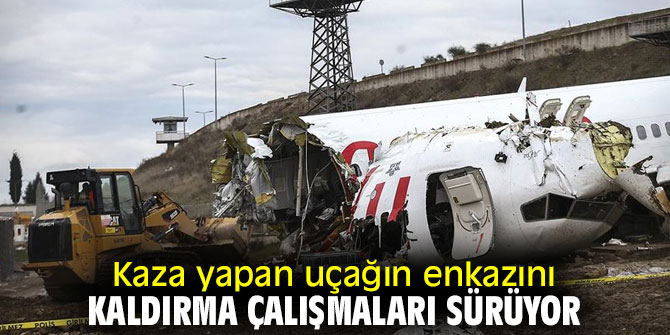 Kaza yapan uçağın enkazını kaldırma çalışmaları devam ediyor