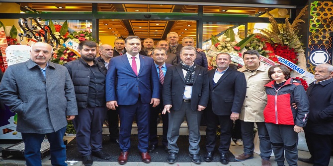 Etlioğulları Açılış Kurdelasını Sami Kervancıoğlu Kesti