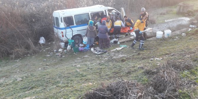 İşçi servisi ile otomobil çarpıştı!