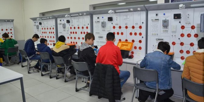 Kapanma tehlikesi yaşayan ücretsiz özel okulun öğrencileri kurtuldu!