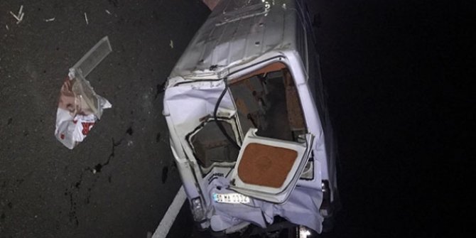 Kaçak göçmen taşıyan minibüs kaza yaptı! Çok sayıda yaralı var