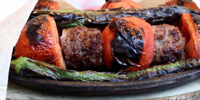 Urfa lezzetlerinin İzmir’deki adresi: Kebapçı Çağdaş