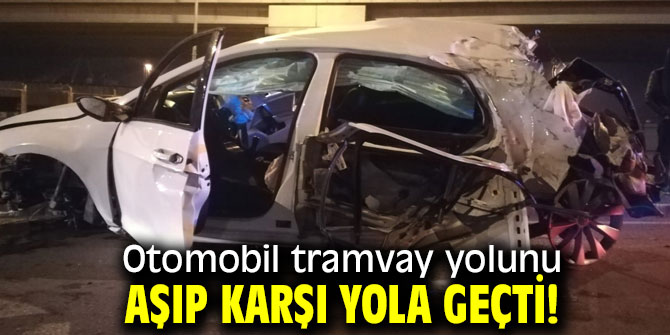 Otomobil tramvay yolunu aşıp karşı yola geçti!