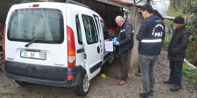 Park halindeki aracı kurşunlandılar! 