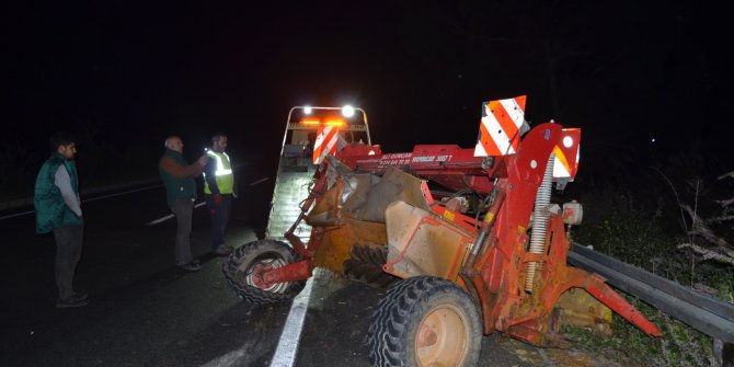 Tır traktöre çarptı; 1 yaralı