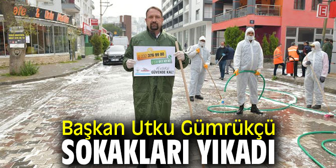 Başkan Gümrükçü sokakları yıkadı