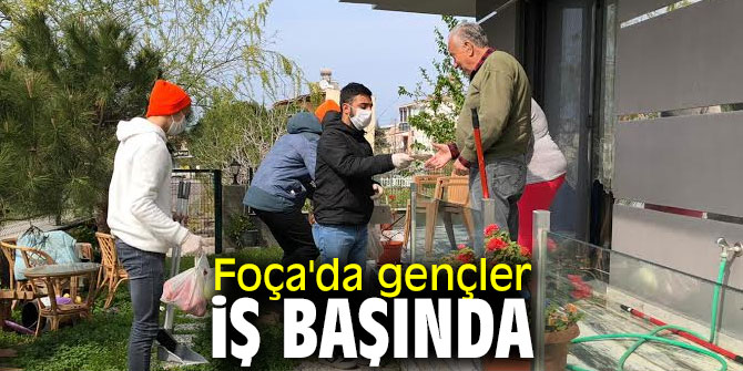 Foça'da gençler iş başında