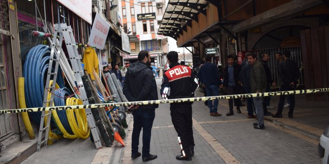 Esnaflar arasında silahlı kavga: 1 ölü, 3 yaralı