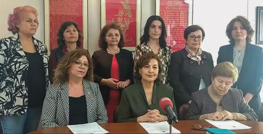 Cumhuriyet Kadınlarından sağlık “şehit”leri için imza kampanyası